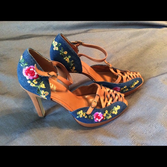 JLo high heels - Picture 2 of 2